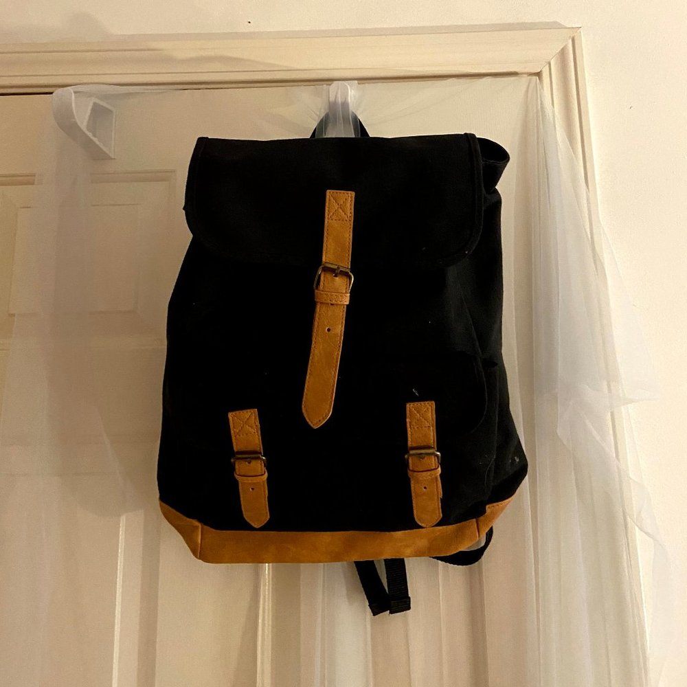 BACKPACK BLACK AND TAN